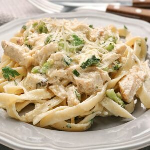 Tagliatelles au poulet et brocolis