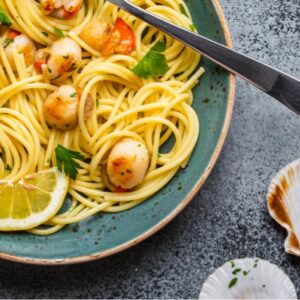 Spaghetti aux noix de Saint-Jacques et asperges vertes